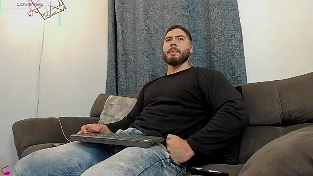 SebastianVilla  online show from September 2025 12:17:02 AM