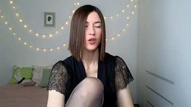 Snapshot of AliciaNewell chatting on July 2026 04:31:02 AM AliciaNewell online show from July 2026 04:31:02 AM