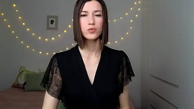 Snapshot of AliciaNewell chatting on July 2026 05:07:01 AM AliciaNewell online show from July 2026 05:07:01 AM
