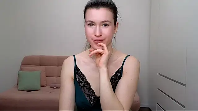 Snapshot of AliciaNewell chatting on March 2025 08:11:01 PM AliciaNewell online show from March 2025 08:11:01 PM