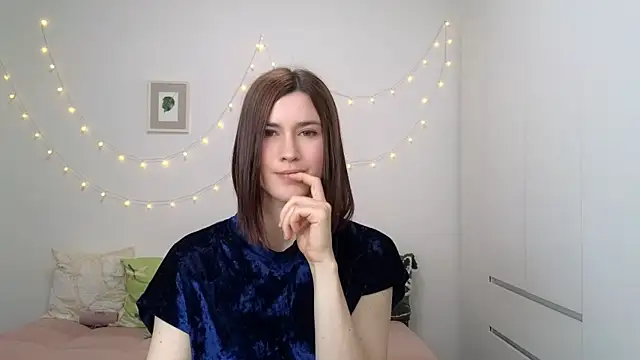 Snapshot of AliciaNewell chatting on June 2026 04:43:02 AM AliciaNewell online show from June 2026 04:43:02 AM