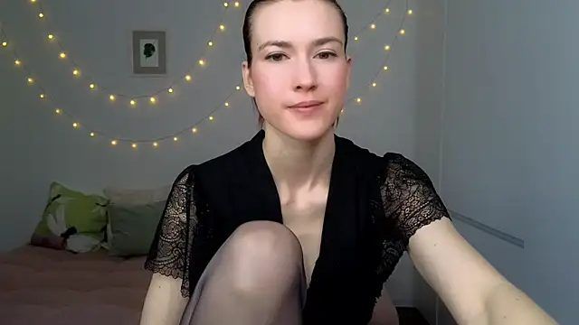 Snapshot of AliciaNewell chatting on July 2026 04:19:01 AM AliciaNewell online show from July 2026 04:19:01 AM