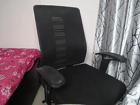 Naila00 online show from February 2026 03:55:01 PM