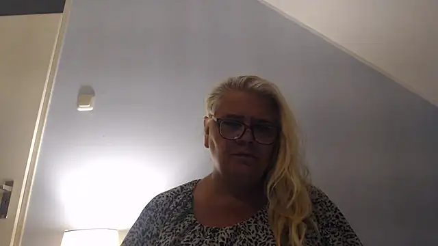 Snapshot of hotladymoon chatting on July 2026 08:43:02 PM hotladymoon online show from July 2026 08:43:02 PM