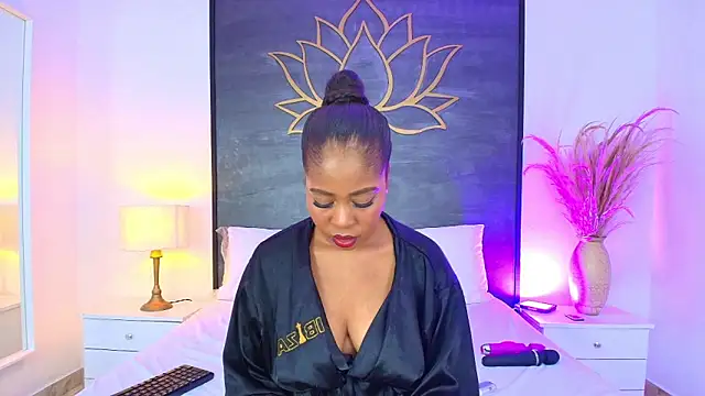 AlisonTravis online show from April 2026 07:28:02 PM