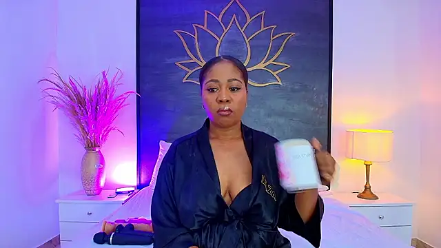 AlisonTravis online show from March 2026 08:02:02 PM