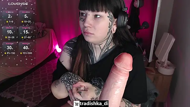 Snapshot of tradishka chatting on November 2025 06:35:02 PM tradishka online show from November 2025 06:35:02 PM