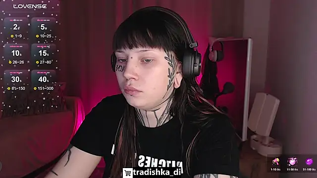 Snapshot of tradishka chatting on November 2025 09:19:01 PM tradishka online show from November 2025 09:19:01 PM