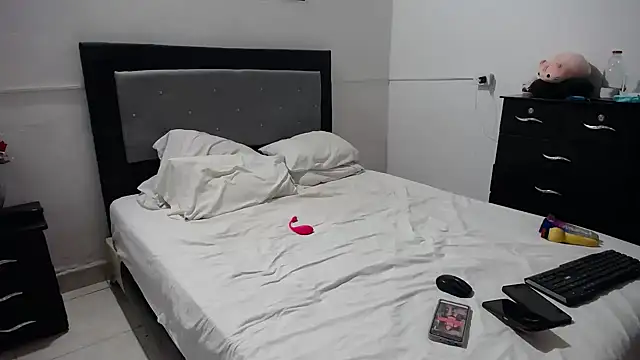 Snapshot of swcoupleyyg chatting on September 2025 02:09:01 PM swcoupleyyg online show from September 2025 02:09:01 PM