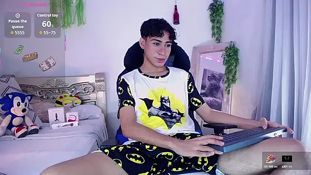 Snapshot of huge_armound chatting on October 2025 03:18:01 AM huge armound online show from October 2025 03:18:01 AM