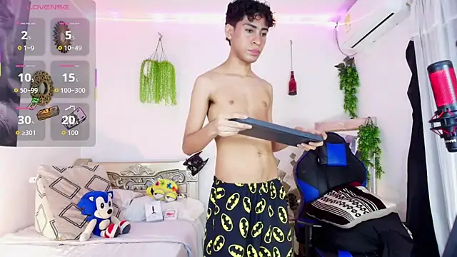 huge armound online show from March 2026 10:52:01 PM