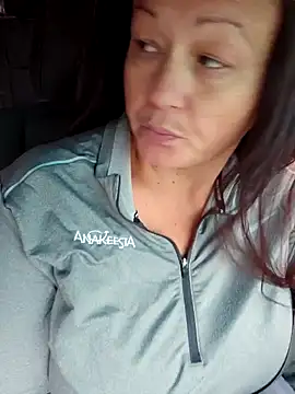 sweetkitty111 online show from October 2025 05:32:01 PM