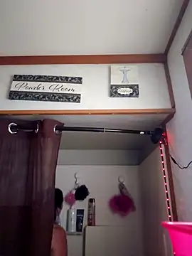 sweetkitty111 online show from October 2025 05:45:01 PM