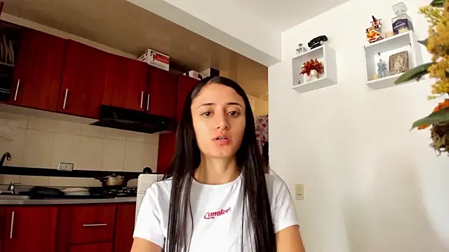  Caroliinee  online show from February 2025 06:31:01 PM