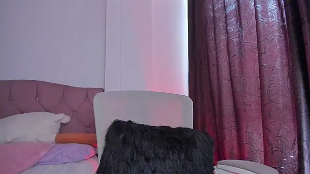  Caroliinee  online show from November 2025 04:06:02 PM