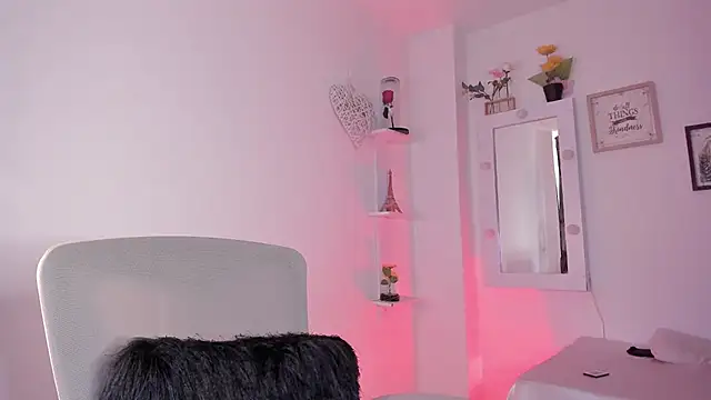  Caroliinee  online show from October 2025 06:33:01 PM