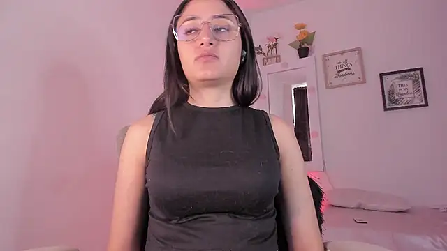  Caroliinee  online show from September 2025 04:49:02 PM