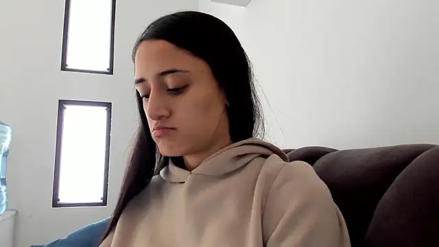  Caroliinee  online show from February 2025 04:44:01 PM