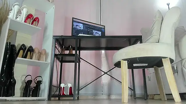 Snapshot of solsmithxx chatting on December 2025 07:48:01 PM solsmithxx online show from December 2025 07:48:01 PM