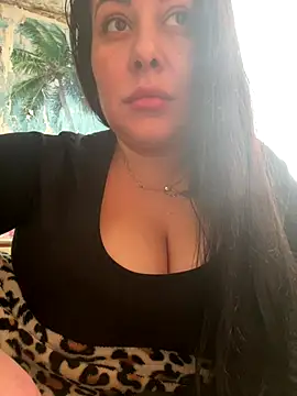 Snapshot of DaisyStreet chatting on December 2025 08:06:02 AM DaisyStreet online show from December 2025 08:06:02 AM