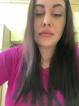 Snapshot of DaisyStreet chatting on June 2026 07:51:01 AM DaisyStreet online show from June 2026 07:51:01 AM