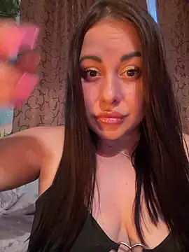Snapshot of DaisyStreet chatting on July 2026 05:54:02 PM DaisyStreet online show from July 2026 05:54:02 PM