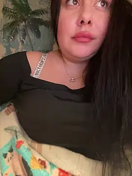 Snapshot of DaisyStreet chatting on January 2026 07:23:01 PM DaisyStreet online show from January 2026 07:23:01 PM