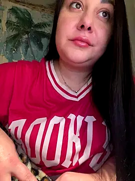 Snapshot of DaisyStreet chatting on December 2025 03:39:02 PM DaisyStreet online show from December 2025 03:39:02 PM