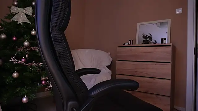 KaylaLaine online show from December 2025 07:11:01 AM