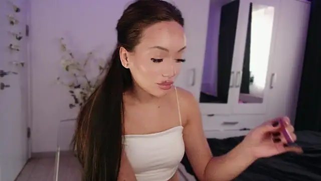 Snapshot of KaylaLaine chatting on November 2025 07:02:02 AM KaylaLaine online show from November 2025 07:02:02 AM