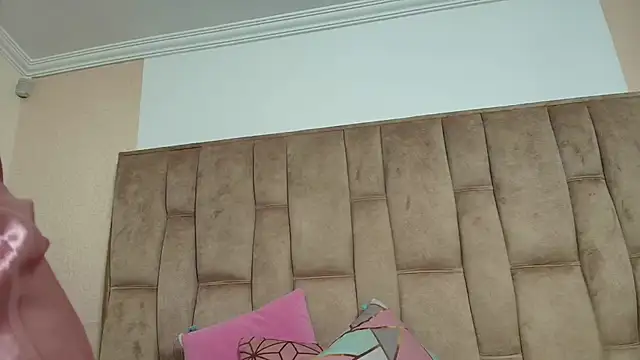 Snapshot of Hannagarces chatting on November 2025 11:25:01 AM Hannagarces online show from November 2025 11:25:01 AM