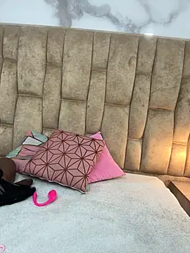 Snapshot of Hannagarces chatting on April 2026 11:37:02 AM Hannagarces online show from April 2026 11:37:02 AM