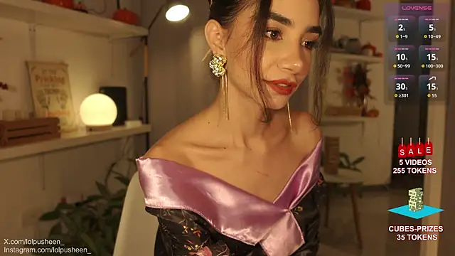 Snapshot of JulietteDee chatting on October 2025 10:51:02 PM JulietteDee online show from October 2025 10:51:02 PM