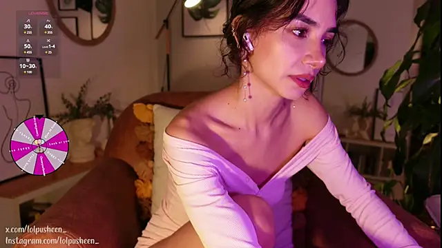 Snapshot of JulietteDee chatting on February 2025 10:28:01 PM JulietteDee online show from February 2025 10:28:01 PM