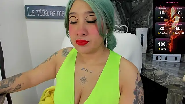 Snapshot of miss_danika chatting on December 2025 10:58:02 AM miss danika online show from December 2025 10:58:02 AM