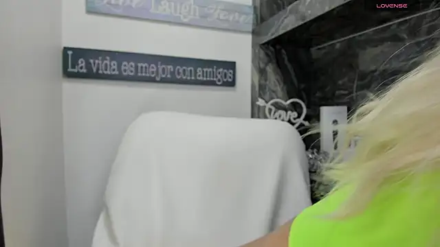 Snapshot of miss_danika chatting on November 2025 11:03:01 AM miss danika online show from November 2025 11:03:01 AM