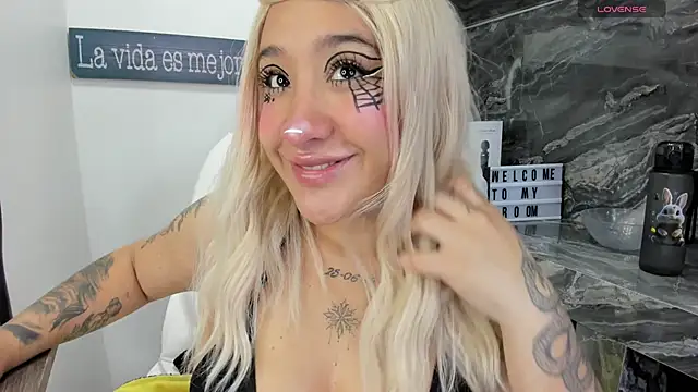 Snapshot of miss_danika chatting on October 2025 11:09:01 AM miss danika online show from October 2025 11:09:01 AM