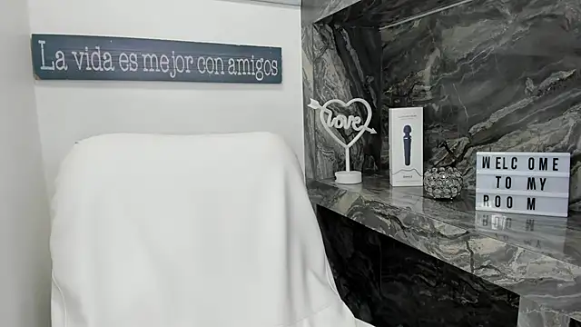 Snapshot of miss_danika chatting on November 2025 11:03:02 AM miss danika online show from November 2025 11:03:02 AM