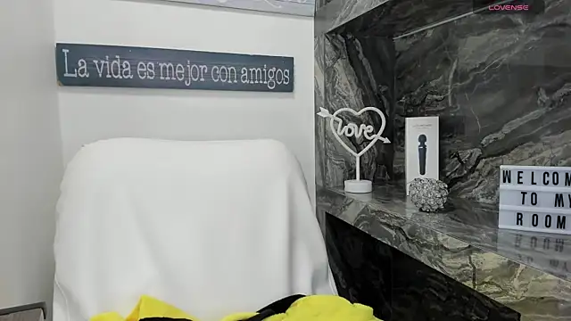 Snapshot of miss_danika chatting on November 2025 11:02:02 AM miss danika online show from November 2025 11:02:02 AM