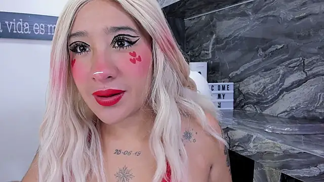 Snapshot of miss_danika chatting on November 2025 11:16:02 AM miss danika online show from November 2025 11:16:02 AM