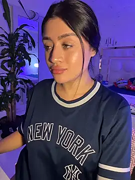 lucianaroy online show from March 2026 09:33:02 PM