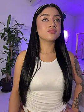 Snapshot of lucianaroy chatting on December 2025 12:01:02 AM lucianaroy online show from December 2025 12:01:02 AM