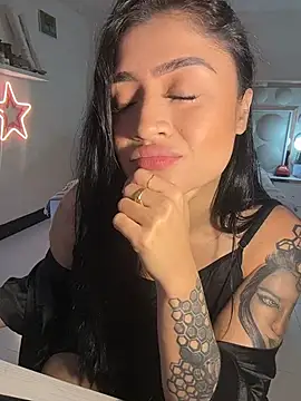 lucianaroy online show from February 2026 10:51:02 PM