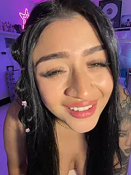 lucianaroy online show from May 2026 11:34:02 PM