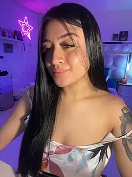 lucianaroy online show from May 2026 04:35:01 PM