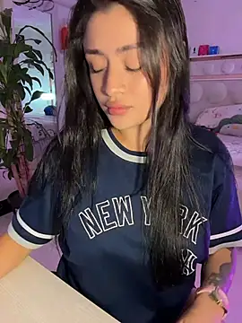 lucianaroy online show from March 2026 11:12:01 PM