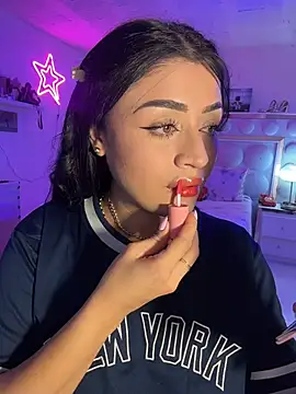 lucianaroy online show from May 2026 03:33:02 AM