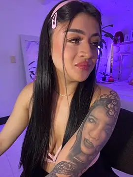 Snapshot of lucianaroy chatting on October 2025 01:39:02 AM lucianaroy online show from October 2025 01:39:02 AM