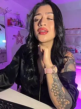 lucianaroy online show from March 2026 03:19:01 AM