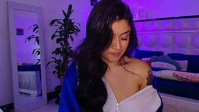lucianaroy online show from October 2025 05:35:02 PM